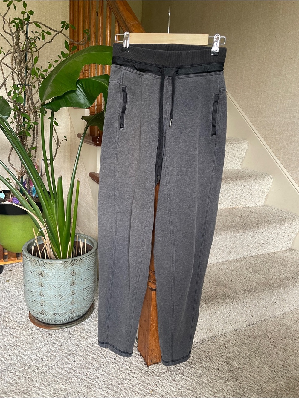 Lululemon Get Going Charcoal Grey & Black Drawstring Jogger Sweat Pants 4